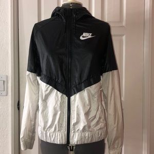 Nike Woman’s Windbreaker
